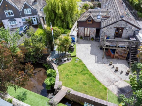 Brook Barn A unique 3 bedroom converted barn with hot tub and babbling brook